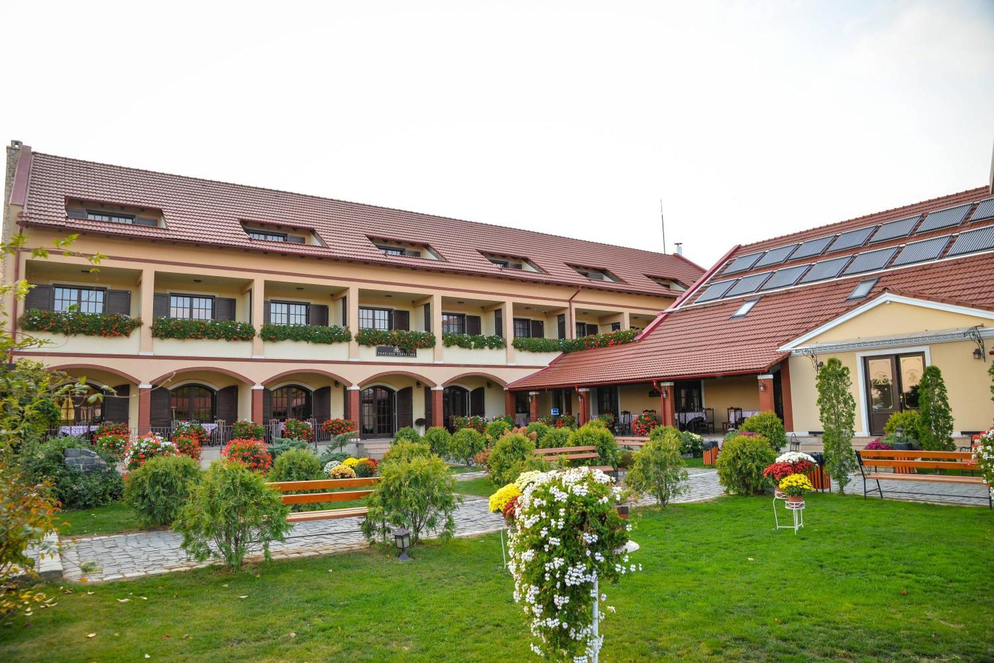Popasul Caprioarei Hotel Padureni Exterior photo