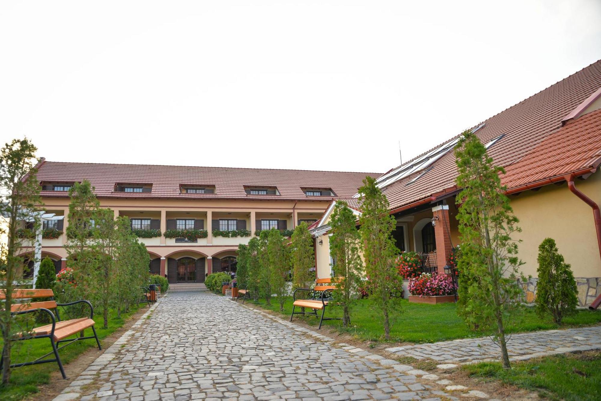 Popasul Caprioarei Hotel Padureni Exterior photo